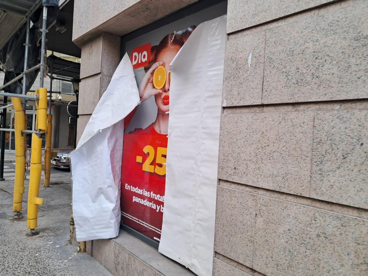 Cartel promocional del nuevo Dia en César Augusto