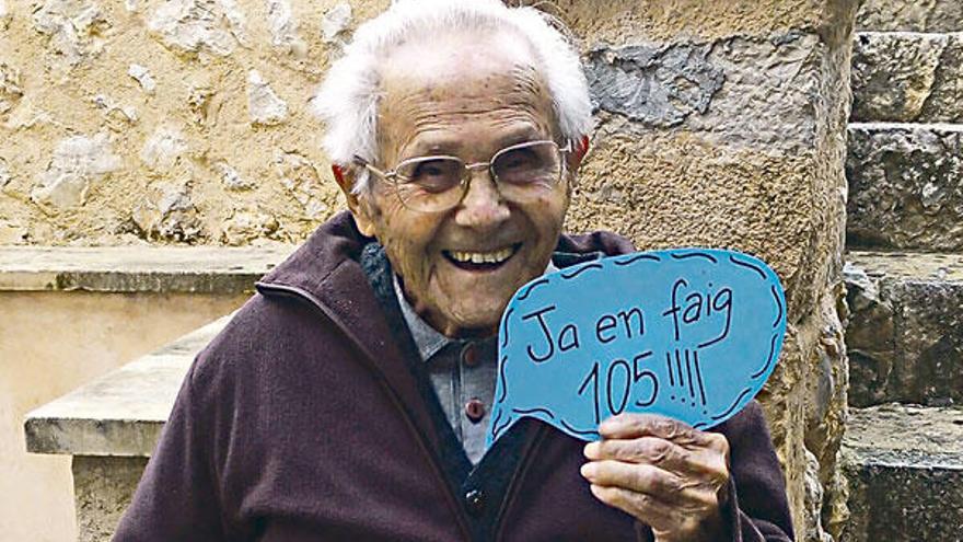 105 Jahr&#039;, weißes Haar