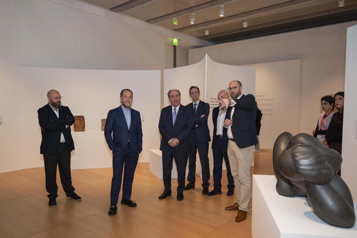 'Espacio y Tiempo': un paseo en A Coruña por las esculturas de la Colección Abanca