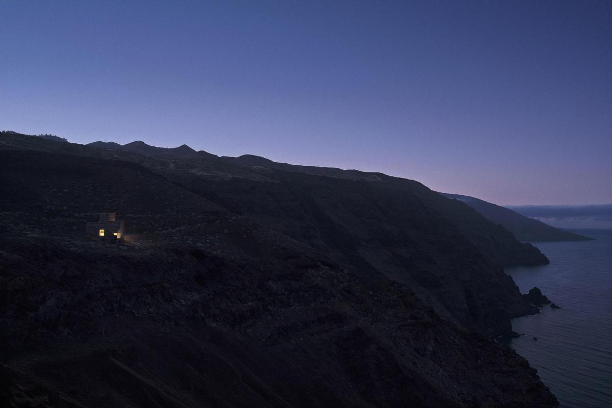 La Casa del Elevador, un alojamiento situado en medio de la nada en el sur de la isla de El Hierro.
