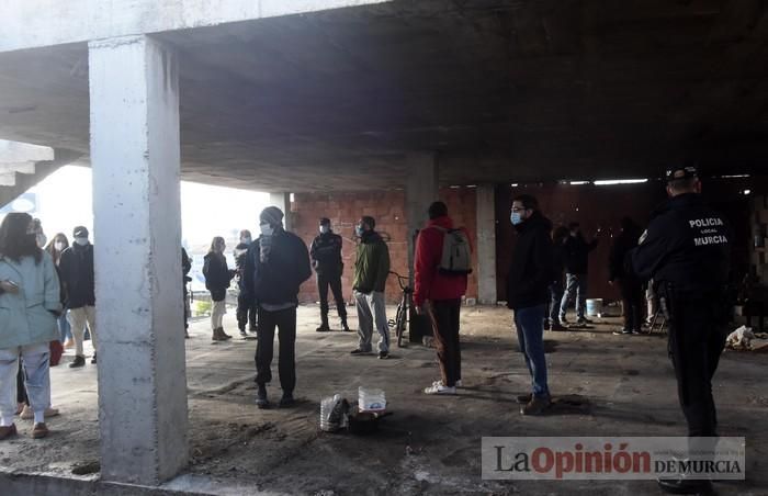 Tensión en San Pío X durante el desalojo de okupas en un edificio abandonado