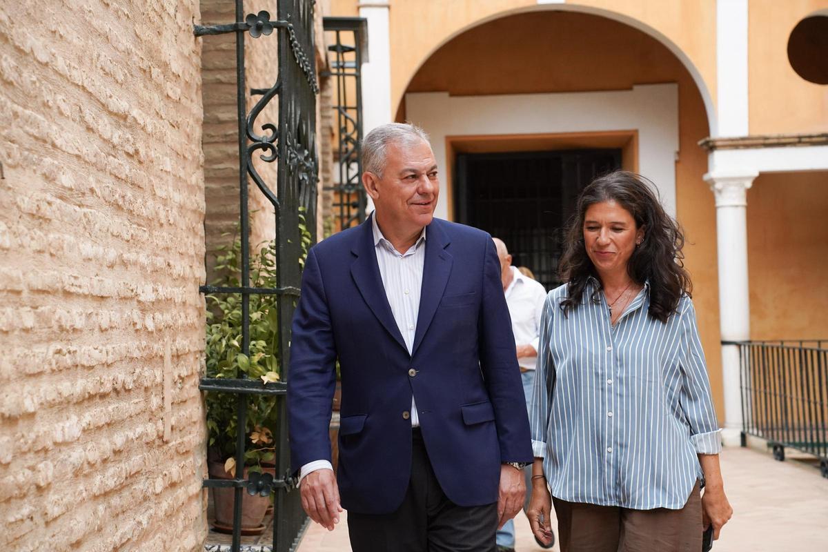 Isabel Morillo, directora de El Correo de Andalucía y José Luis Sanz, alcalde de Sevilla