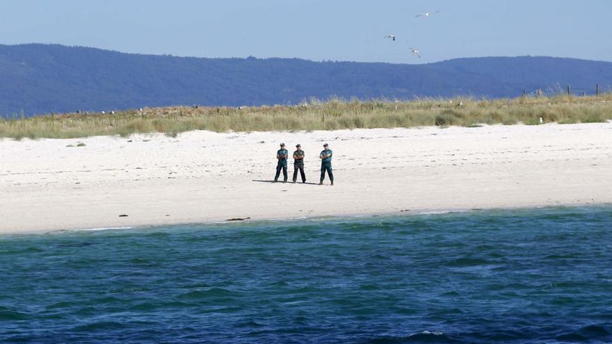 Vigilantes de Medio Ambiente en el islote Areoso.