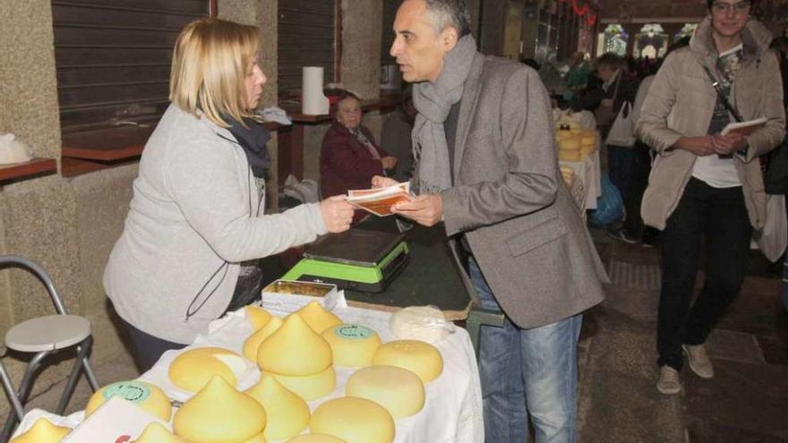 Antonio Rodríguez, ayer en el mercado de Abastos de Santiago.