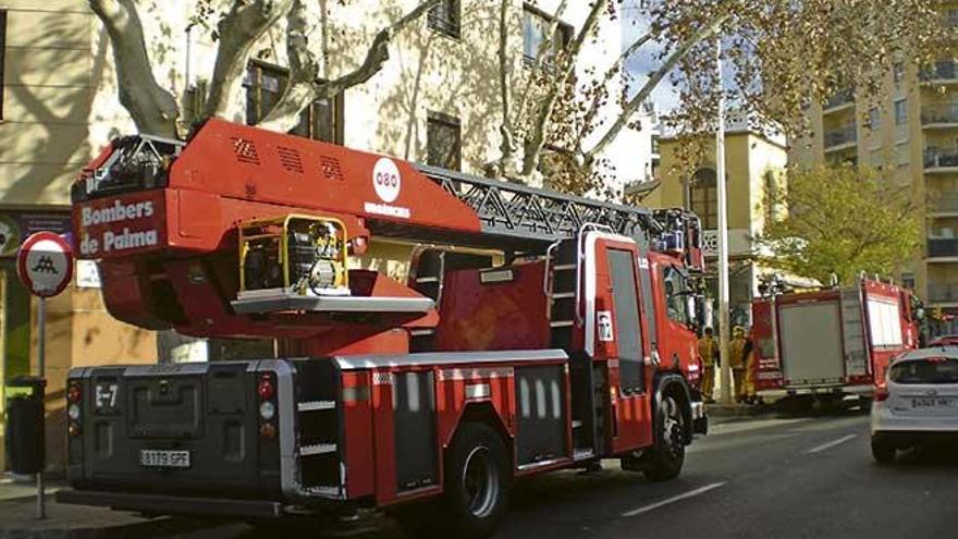 Un camión autoescala de los Bombers de Palma, en 2016.