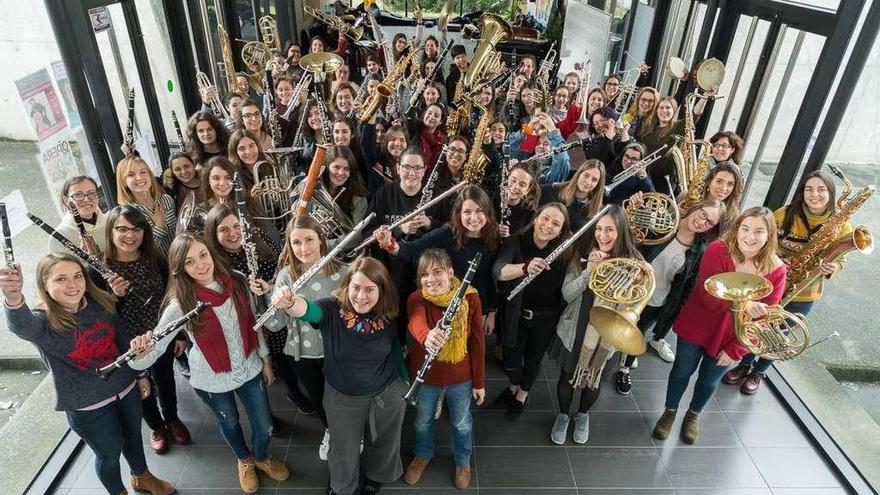 As integrantes da Banda Galega Feminina de Música, con representación dezá, no Conservatorio de Santiago. // ManuelGVicente