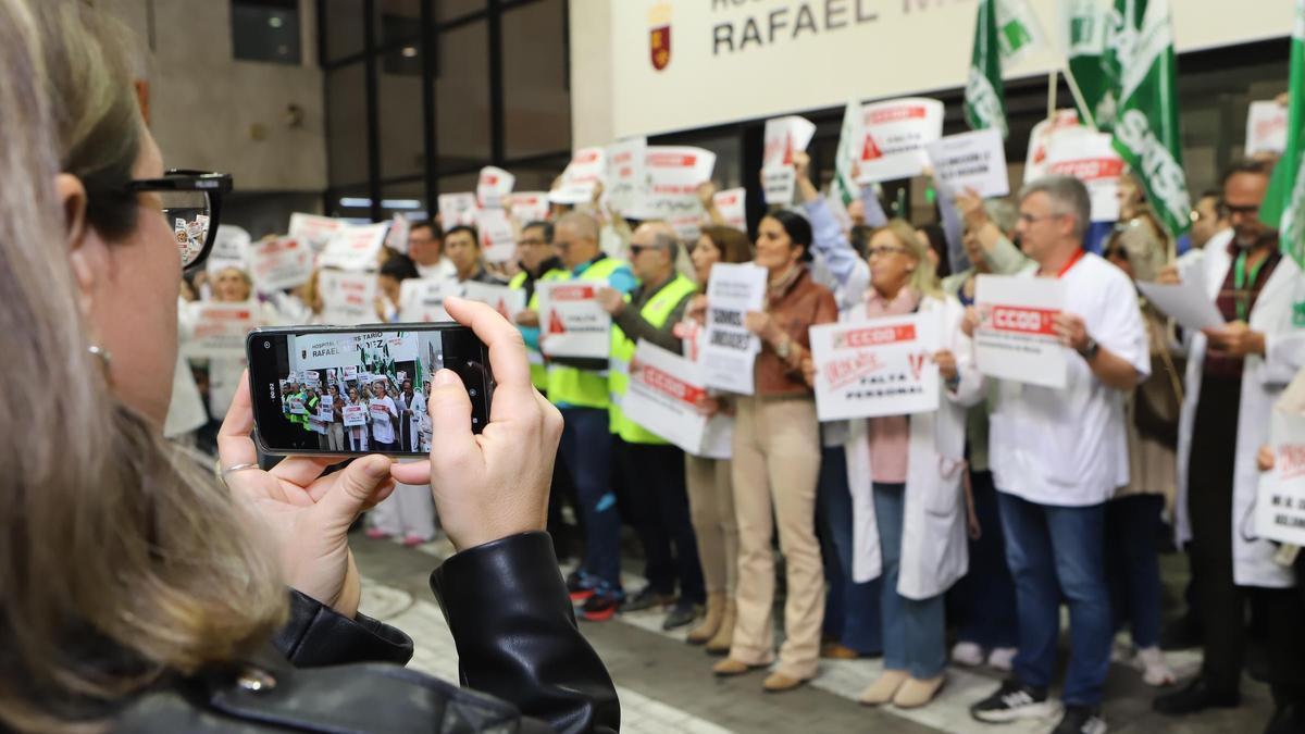 Protesta a las puertas del hospital Rafael Méndez, en una imagen de archivo.