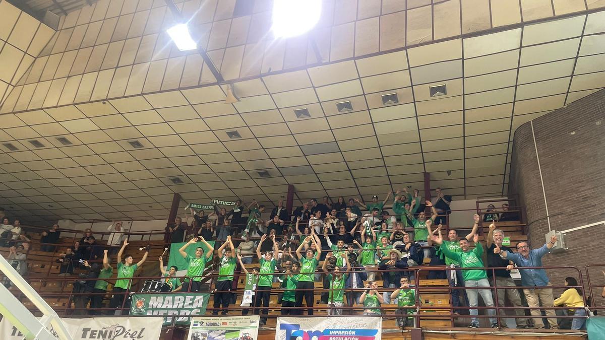 Vídeo | Así ha celebrado el Amics Castelló la importante victoria en Albacete junto a la afición desplazada