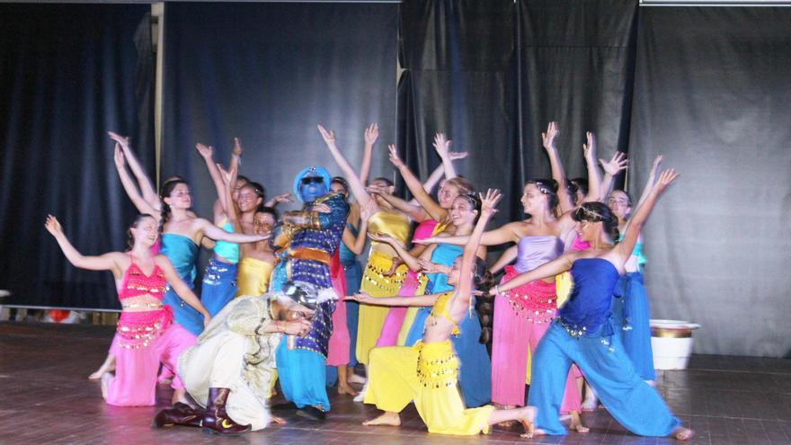 Bailes en la calle y en la Casa de Cultura de Crevillent en el Día Internacional de la Danza