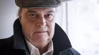 Enrique Vila-Matas: “Los raros, los que se distancian del tiempo, son los que han permanecido”