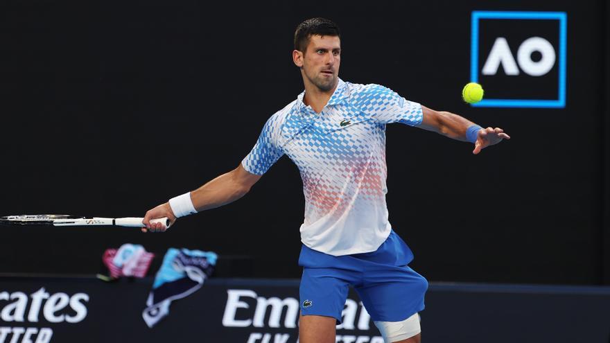 Djokovic vuela para acceder a su décima final en Australia