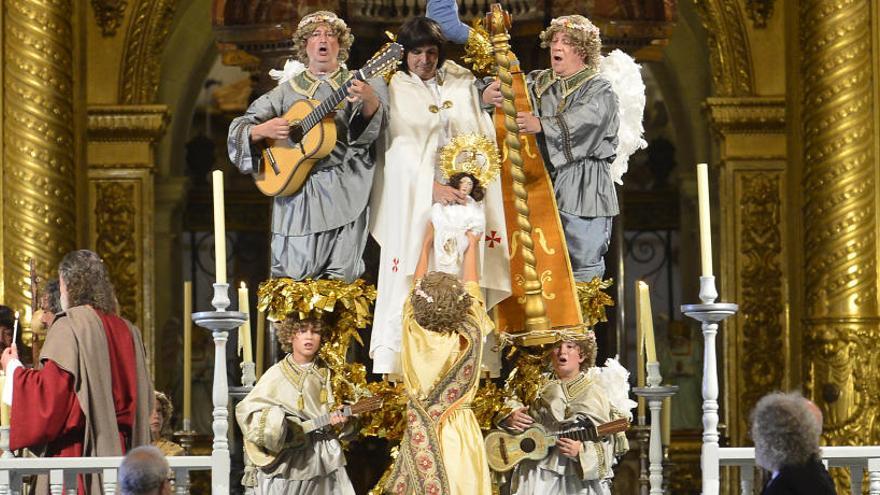 Una de las representaciones del Misteri d&#039;Elx en el interior de la basílica de Santa María de Elche durante las fiestas patronales que finalizaron el jueves.