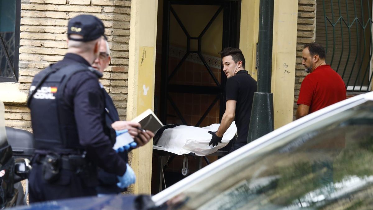 Levantamiento del cadaver que ha aparecido degollado en Las Fuentes.