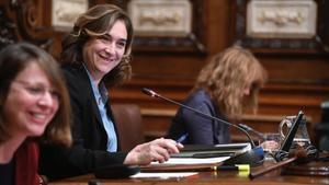 Ada Colau, durante un pleno del Ayuntamiento de Barcelona.