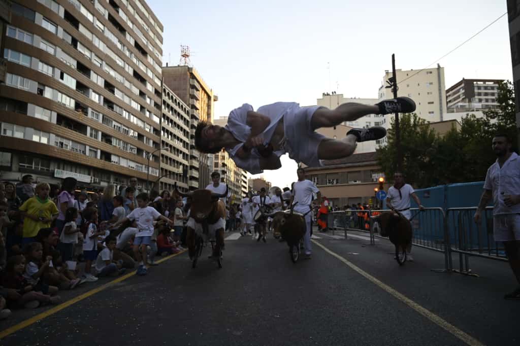 En imágenes | Primer día de las Fiestas del Pilar con las peñas y el pregón