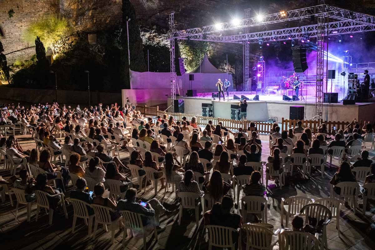 Joven Dolores llena el parque Reina Sofía en su retorno en directo