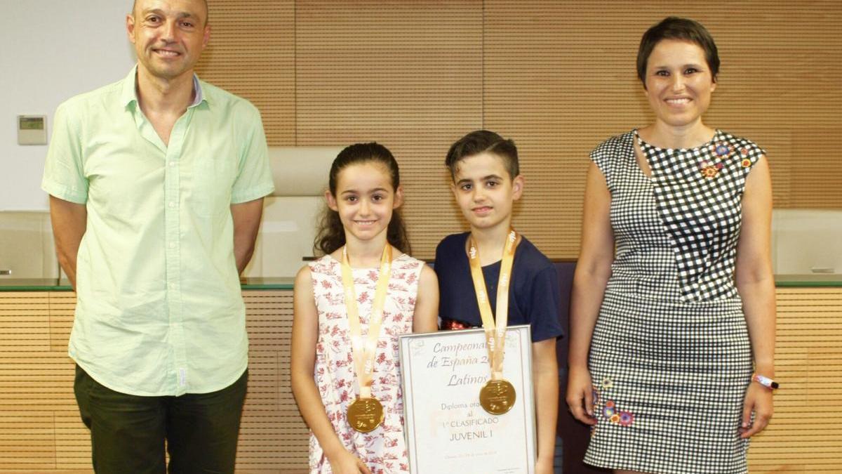 Adriana y Alexis Felip García campeones de España juveniles de baile latino