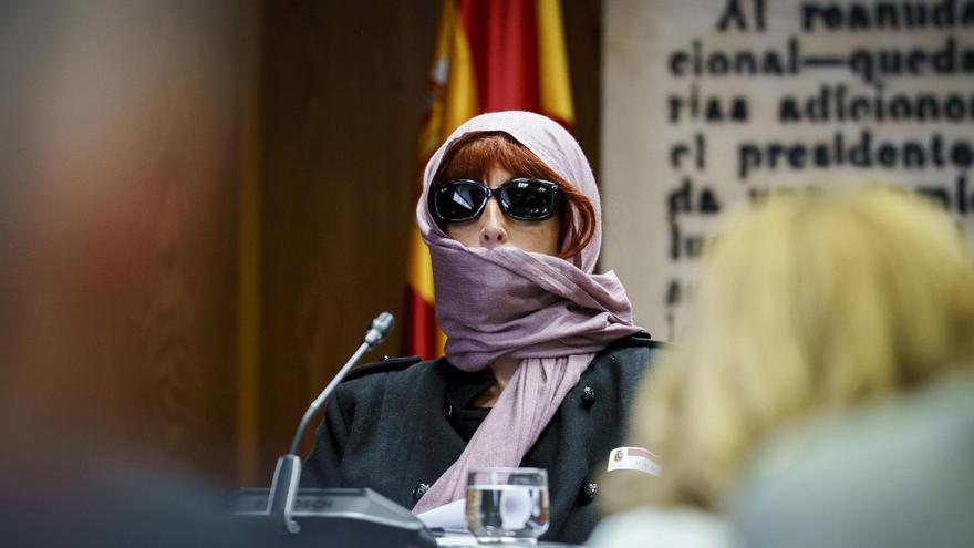 La exmujer de Koldo comparece en el Senado tapada y con gafas de sol y rechaza declarar