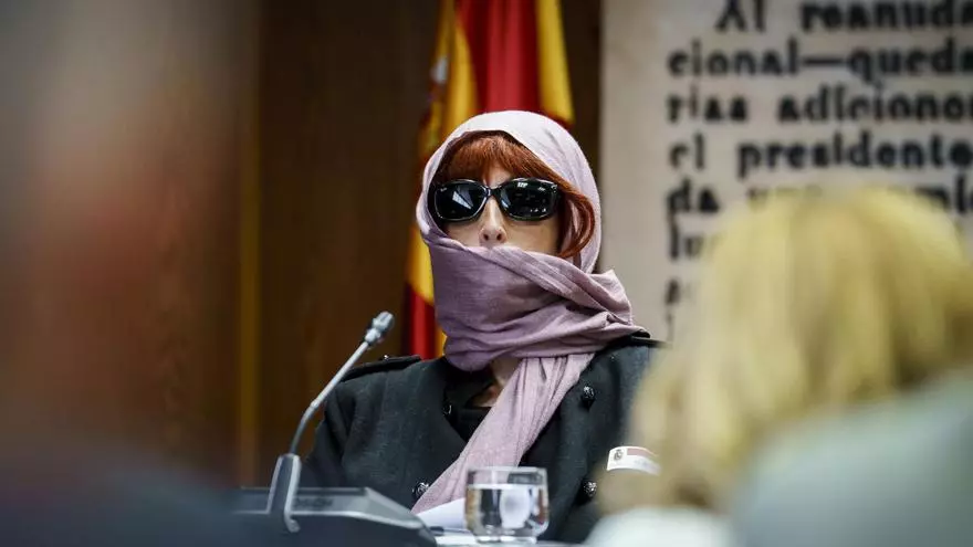 La exmujer de Koldo comparece en el Senado tapada y con gafas de sol y rechaza declarar