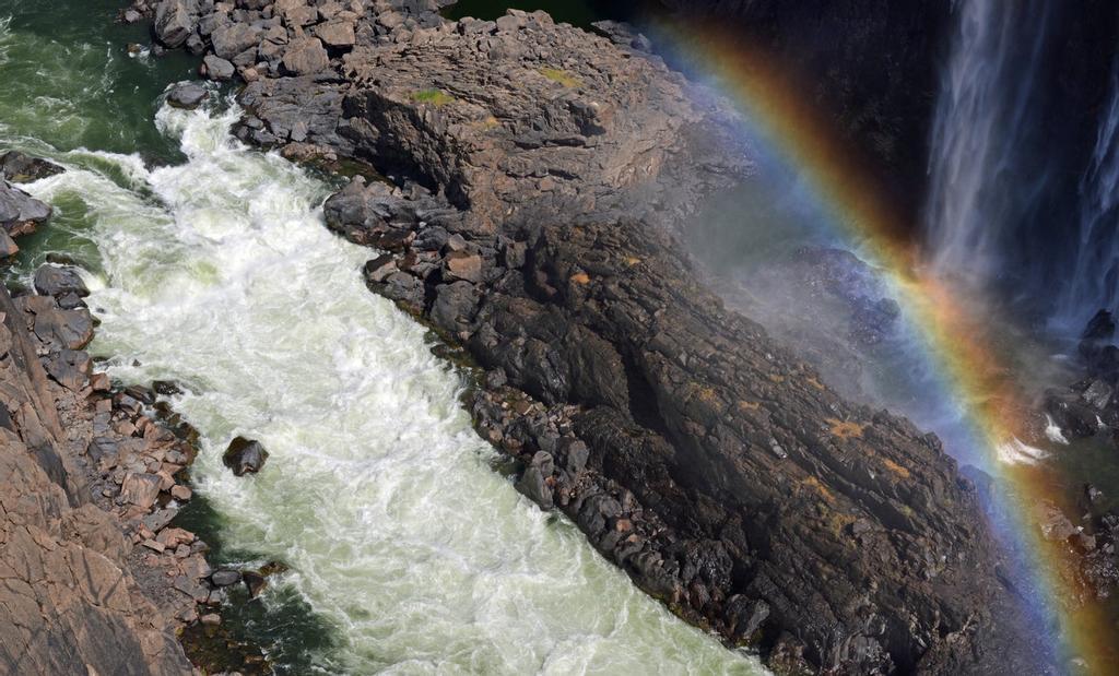 Río Zambezi, que nace de las Cataratas Victoria