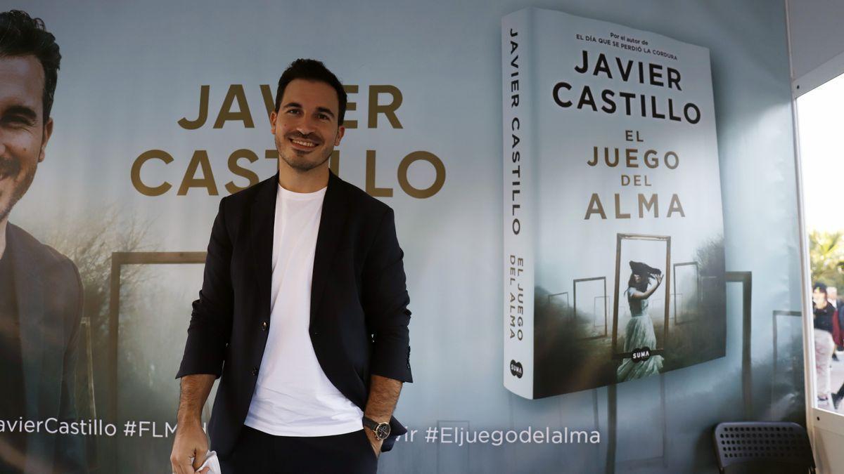 El escritor malagueño, Javier Castillo, en la Feria del Libro de Málaga.