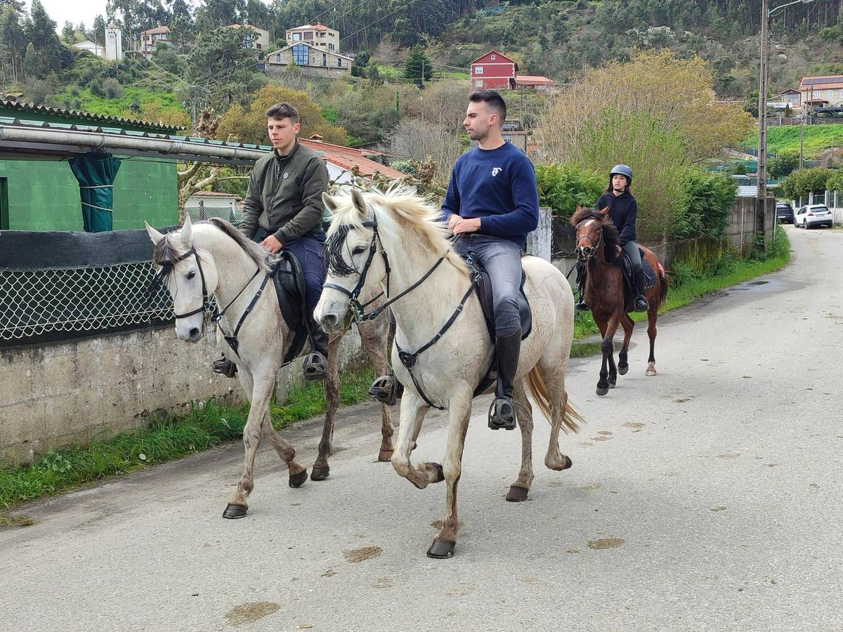 Participantes en la XIII Xuntaza Cabalar pola Costa