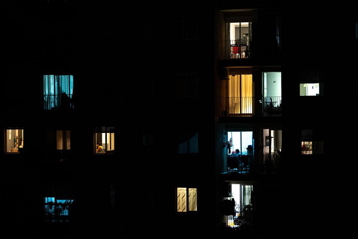 Una veïna perd l’Ingrés Mínim Vital després de rebre una ajuda per arreglar la façana de la seva comunitat