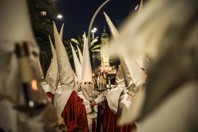 Las mejores imágenes de un espectacular Jueves Santo en Alicante