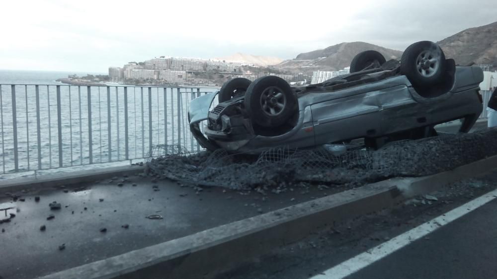 Aparatoso accidente entre Patalavaca y Arguineguín