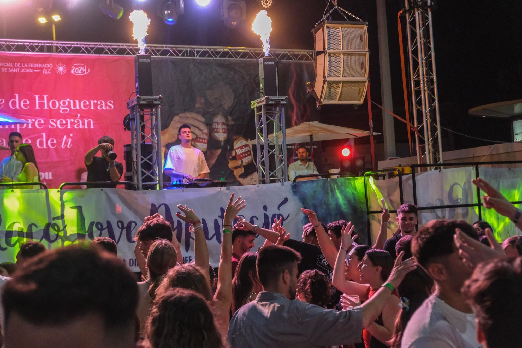 Galería de fotos: así es salir de fiestas en Hogueras de Alicante