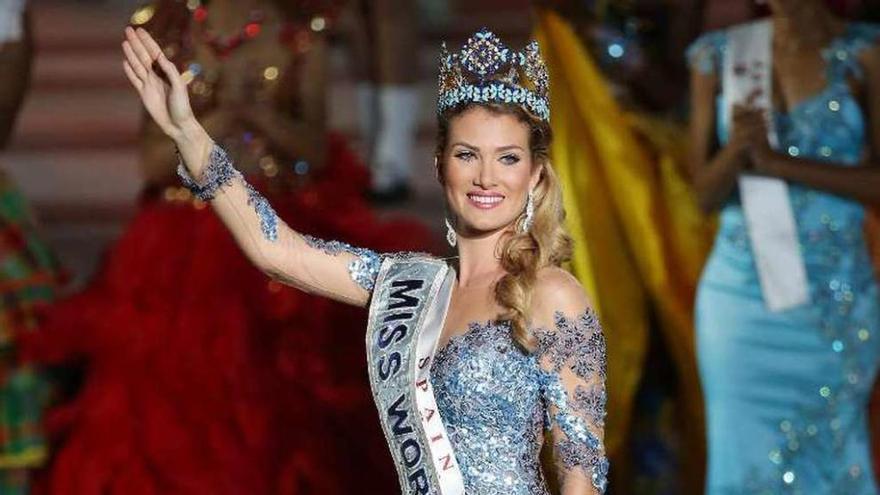 La española Mireia Lalaguna tras ser nombrada Miss Mundo.