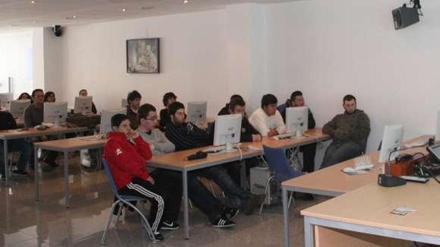 El seminario fue impartido por videoconferencia.