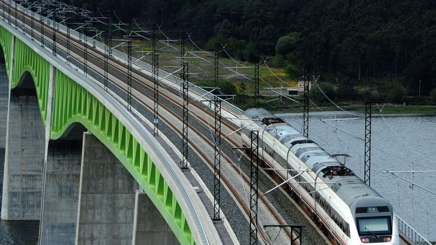 Máxima seguridad para los trenes de alta velocidad que cruzan el viaducto del río Ulla