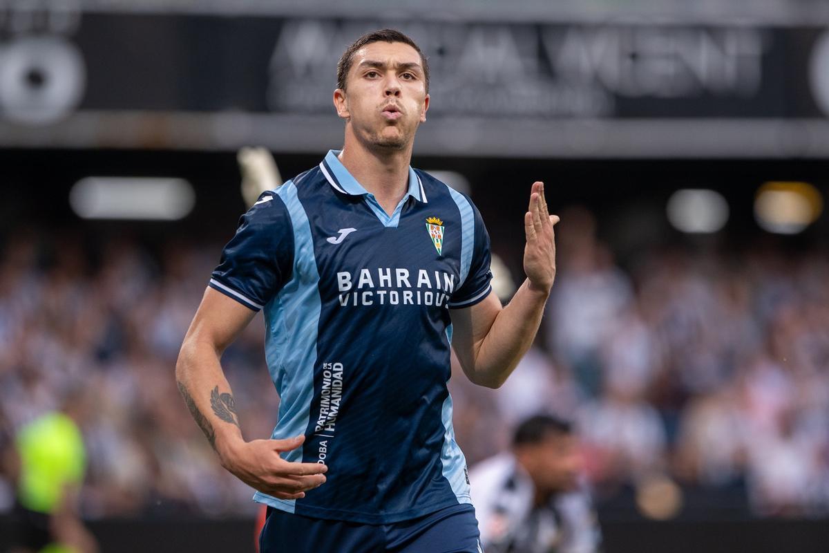 Adrián Fuentes celebra uno de sus goles ante el Castellón en Castalia.