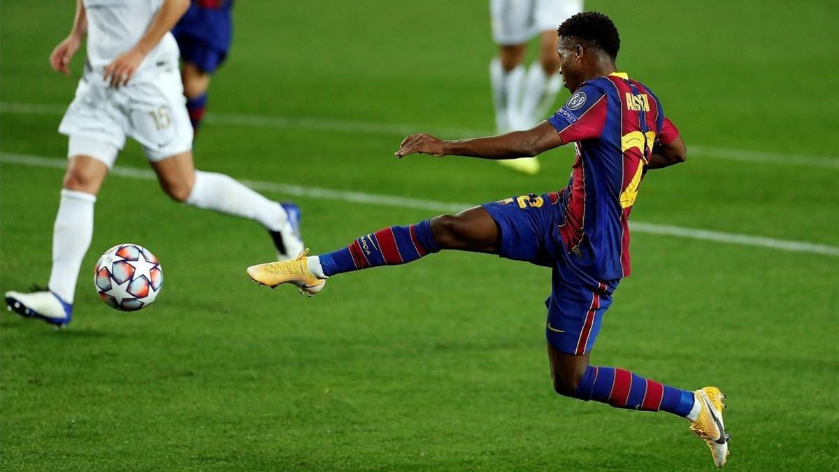 Ansu Fati logra el segundo gol del Barça al Ferencvaros tras una gran asistencia de Frenkie de Jong.