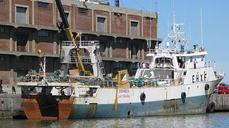 El naufragio del "Dorneda" se precipitó por el fuerte oleaje y el fundido  de sus equipos - Faro de Vigo