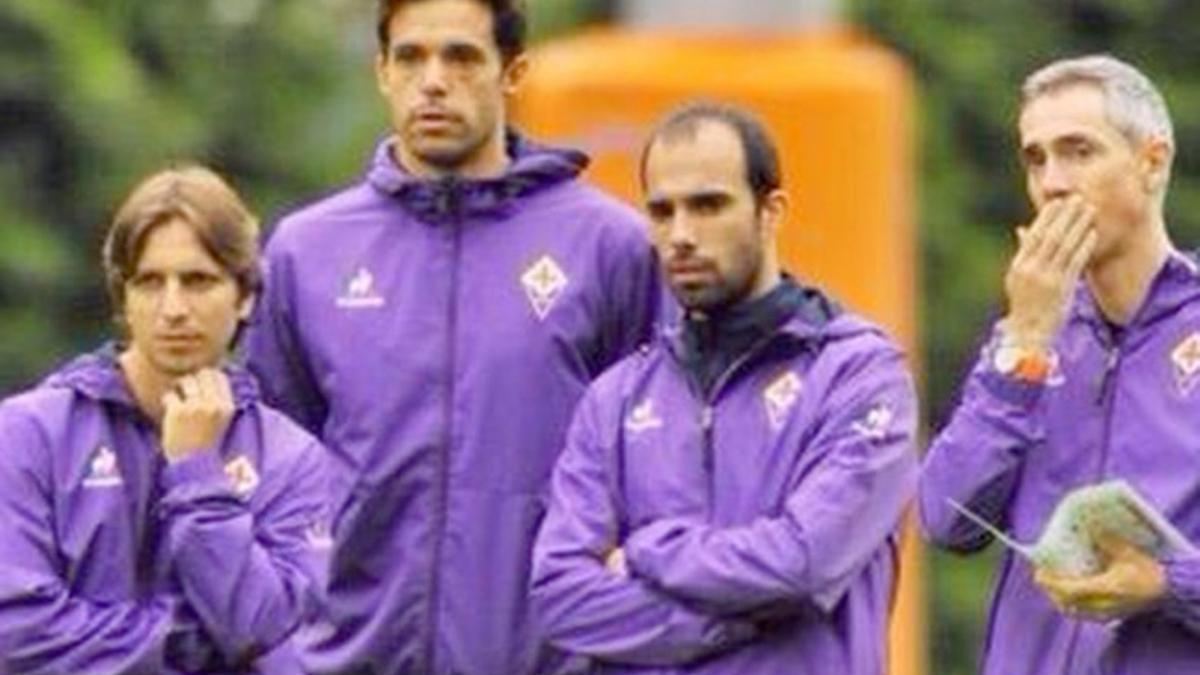 Víctor Sánchez, primero por la izquierda, con el resto del cuerpo técnico de la Fiorentina
