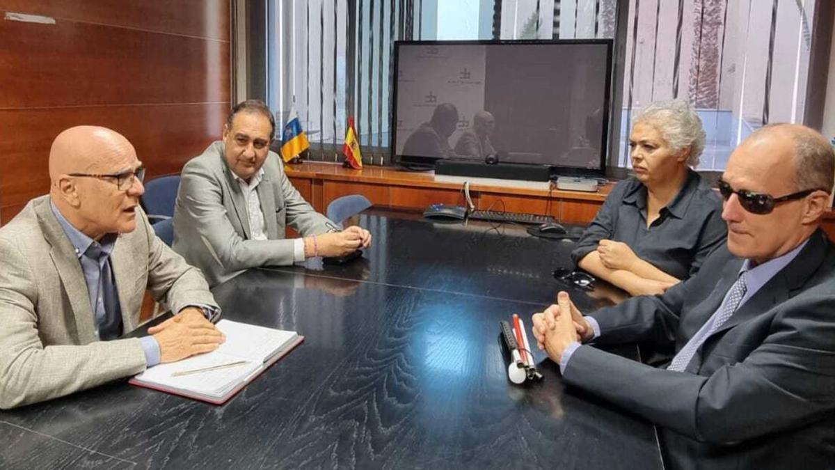 Reunión entre Rafael Yanes, Felipe Afonso, Antonio Acosta y Eva Hernández. | | LP/DLP