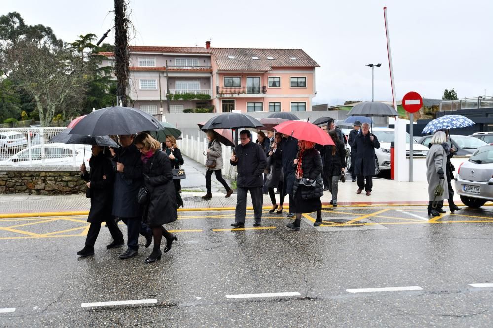 Grandes nombres de la política arropan a Rajoy en el entierro de su hermana en Pontevedra