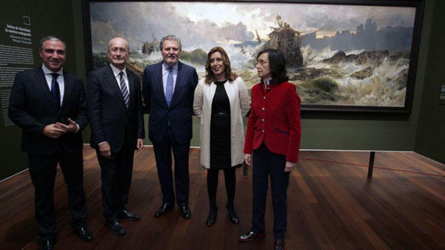 Elías Bendodo, Francisco de la Torre, Íñigo Méndez Vigo, Susana Díaz y Rosa Aguilar delante del cuadro La destrucción de la Invencible de José Gartner, obra que fue testiga mudo de las andanadas de los políticos sobre su propia sobrevivencia durante la inauguración del Museo de Málaga.