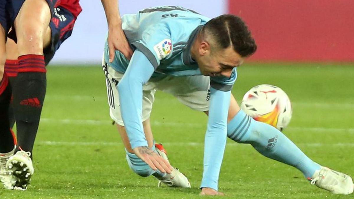 Aspas cae ante Moncayola. // R. GROBAS