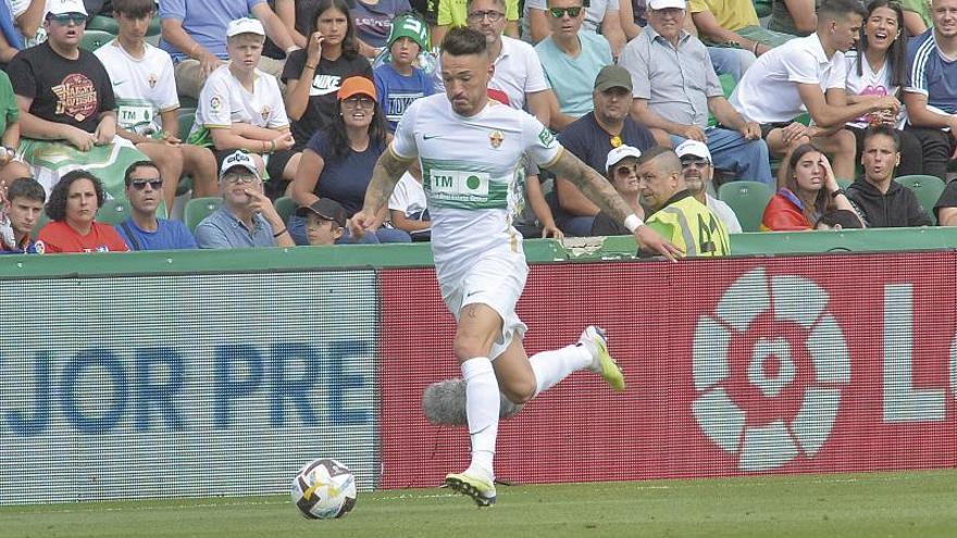 El extremo Josan Ferrández durante el último partido ante el Atlético de Madrid en casa. | MATÍAS SEGARRA