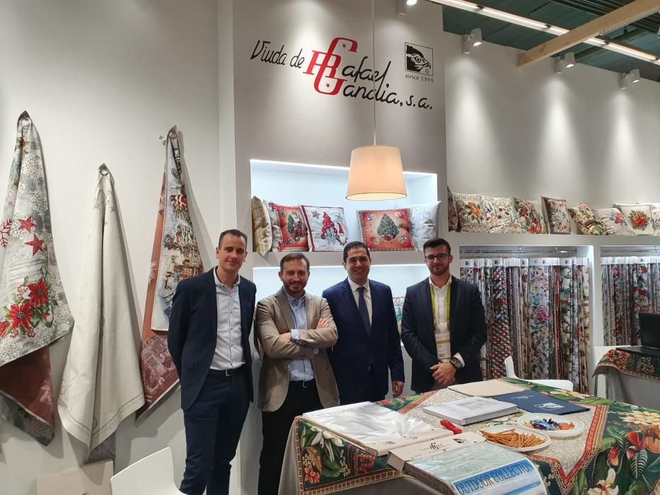 El alcalde de Alcoy visita Heimtextil