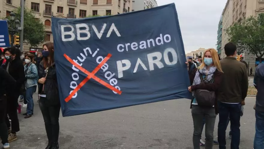 El BBVA redueix fins a 3.305 els acomiadaments a tot l'Estat i millora les condicions de sortida de l'ERO