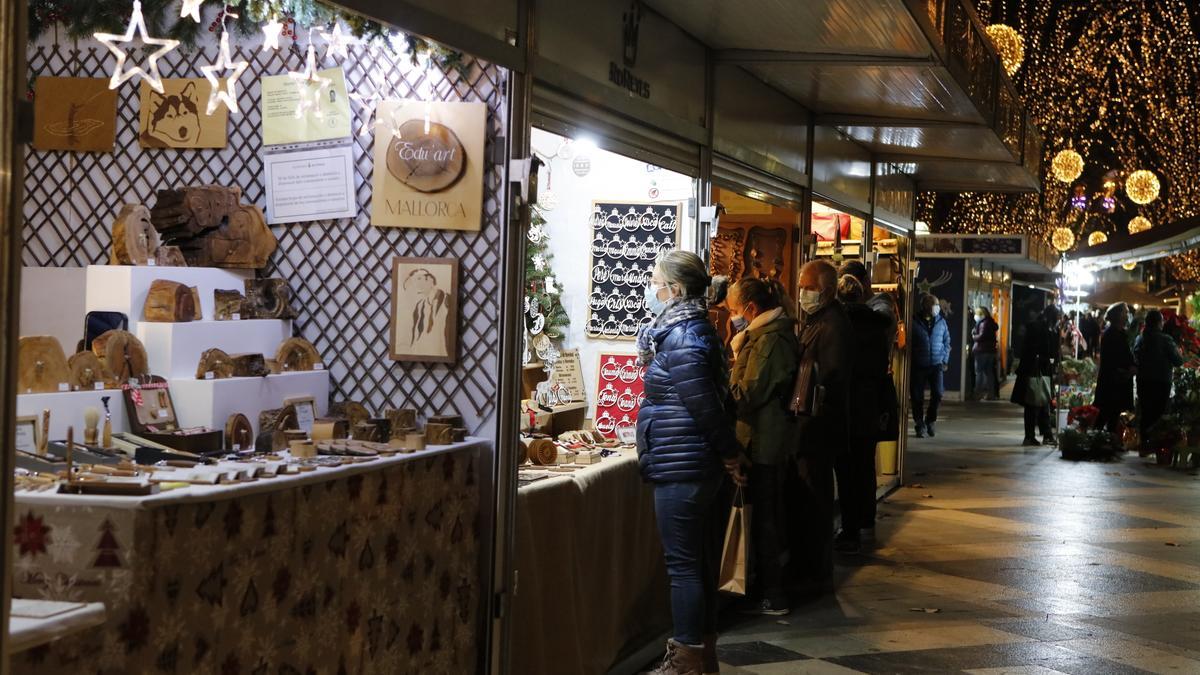 Weihnachtsbuden in der Innenstadt von Palma.