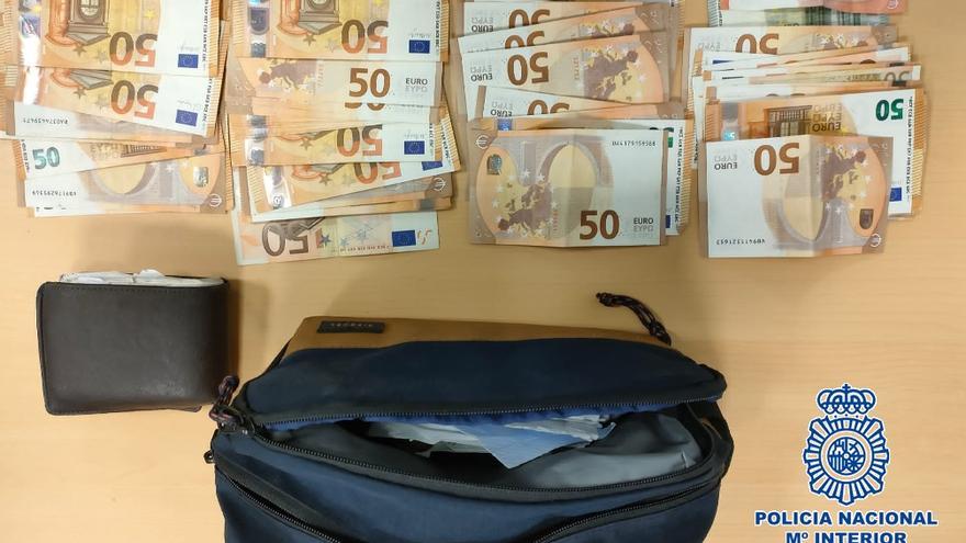 Detenido por apropiarse de una cartera con casi 4.000 euros que un ciudadano extravió en Málaga