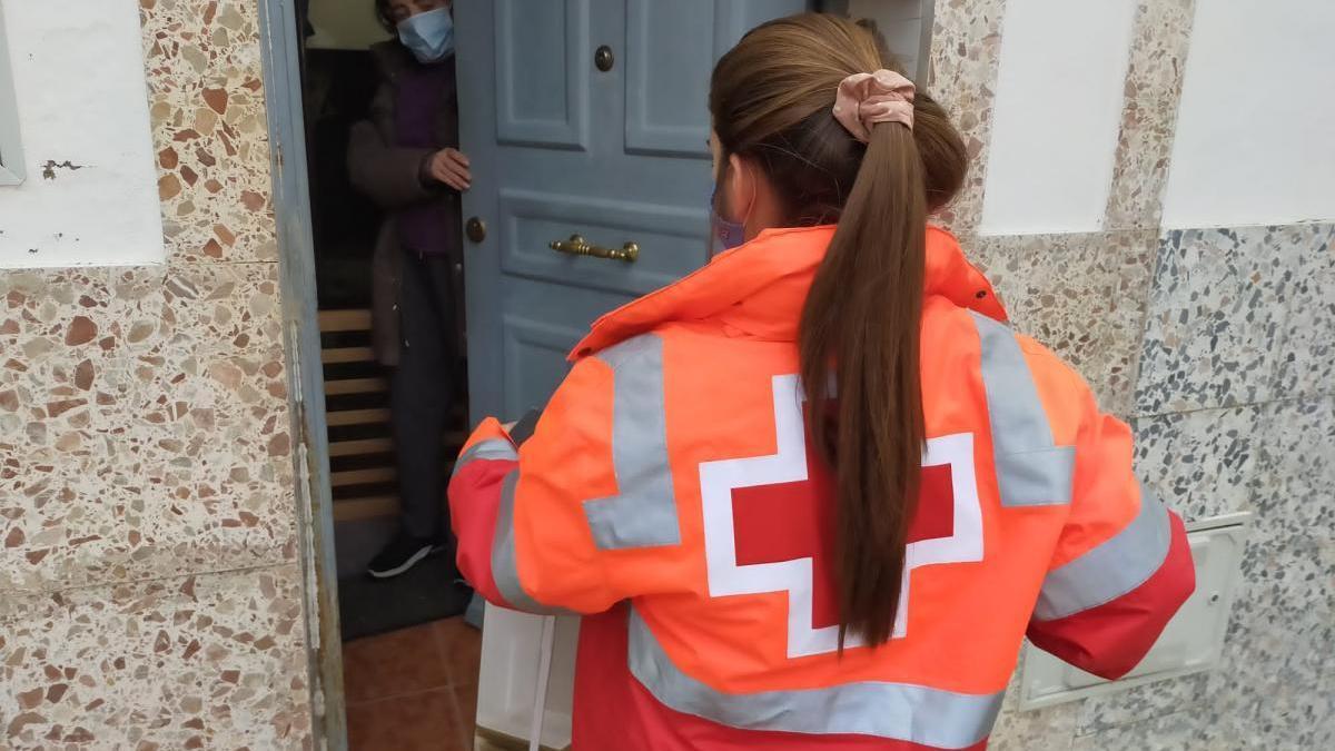 Cruz Roja Córdoba ayudó a 67 familias a pagar la luz el gas o el agua durante el 2020