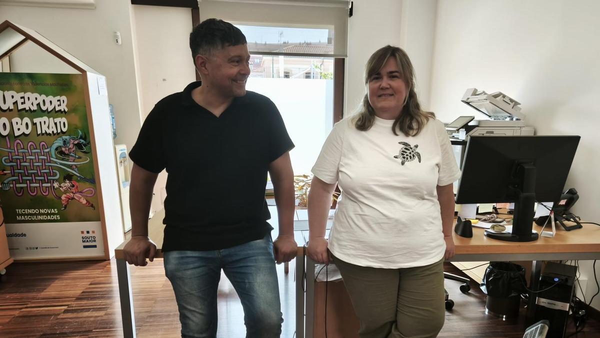 El alcalde de Soutomaior, Manu Lourenzo, con la edil Rosana Martínez.