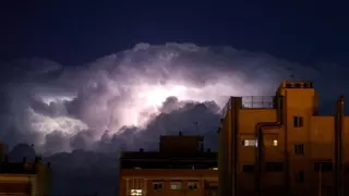 Aviso especial de la AEMET por la ola de calor: alerta por "tormentas secas con rachas muy fuertes de viento"