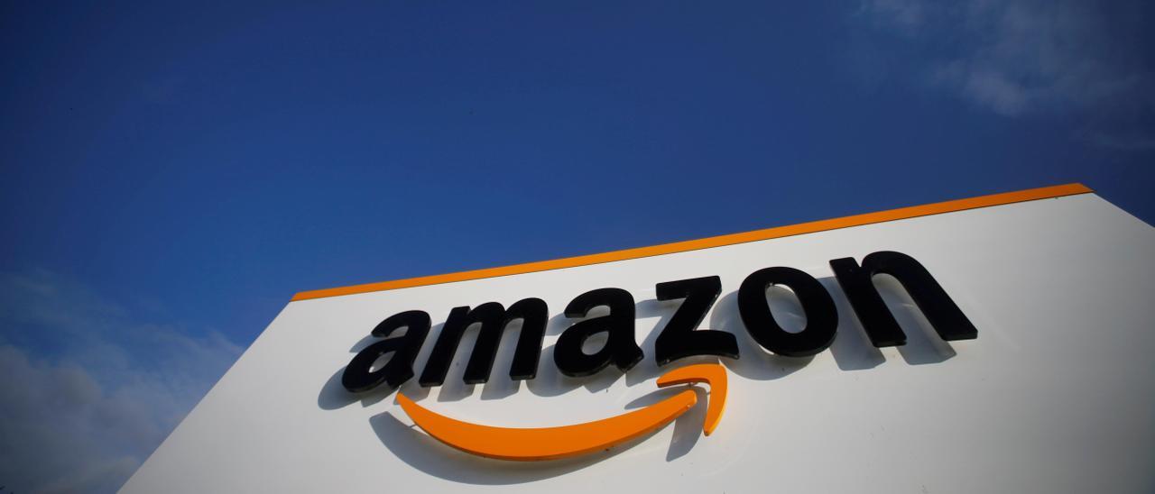 FILE PHOTO: FILE PHOTO: The logo of Amazon is seen at the company logistics centre in Boves